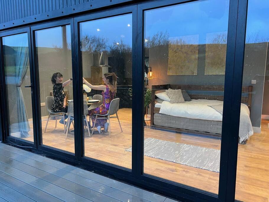 Luxury Lodge In The Treetops Llanbrynmair Exterior foto